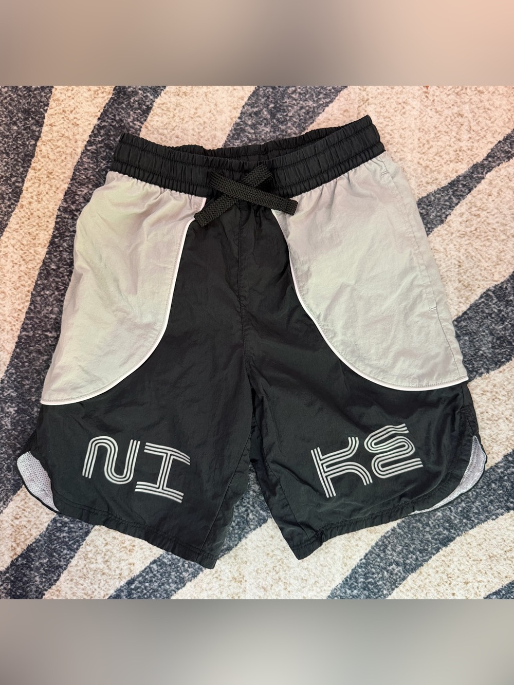 Nike Boys' Sportswear Amplify Woven Shorts Small EUC